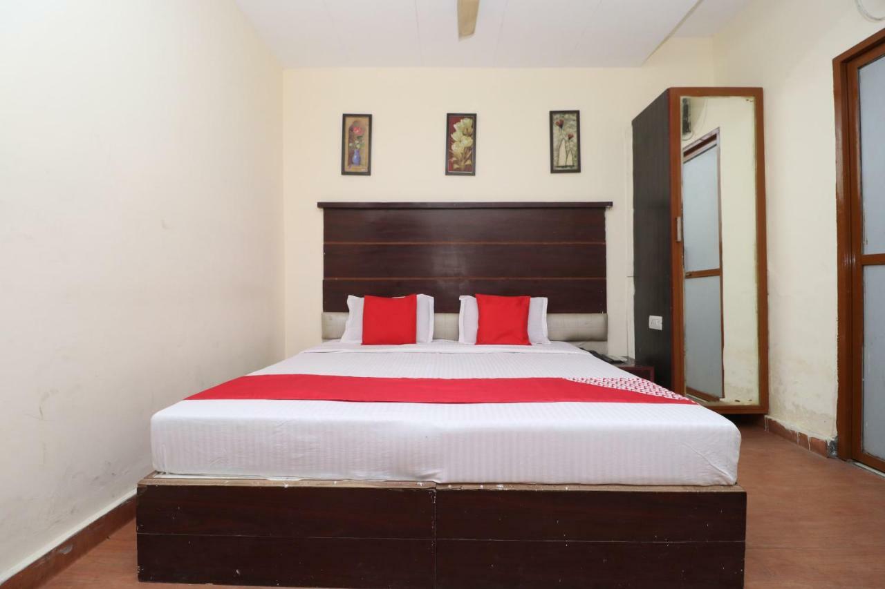Oyo 29852 Hotel Golden View Abadpura Екстер'єр фото