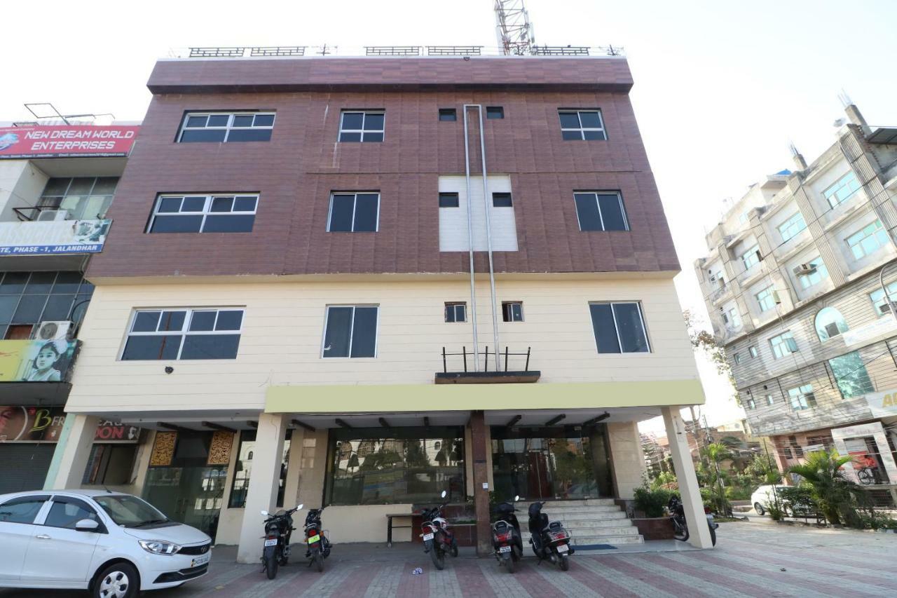 Oyo 29852 Hotel Golden View Abadpura Екстер'єр фото