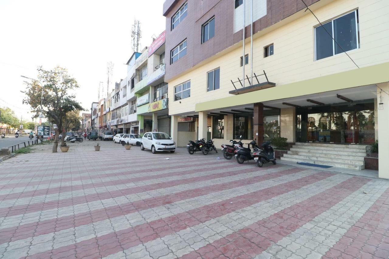 Oyo 29852 Hotel Golden View Abadpura Екстер'єр фото