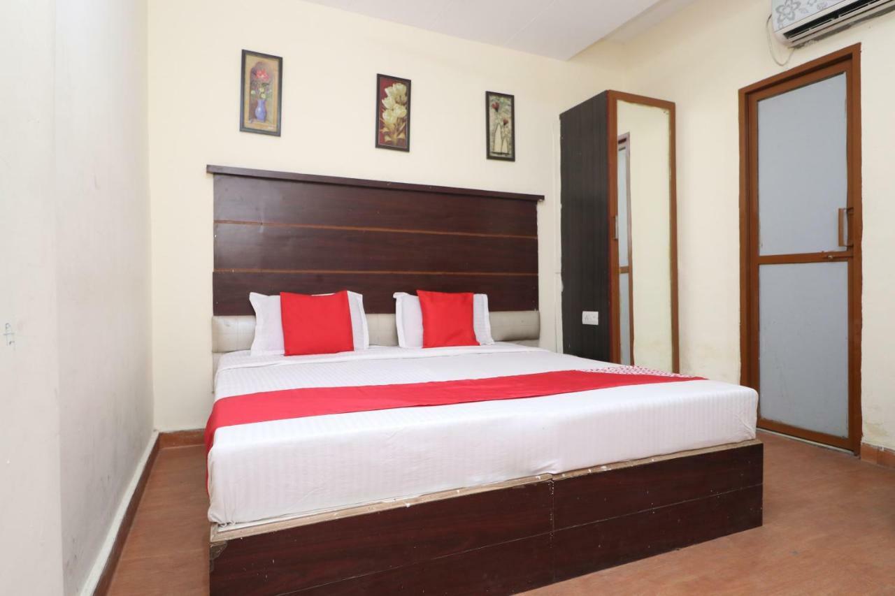 Oyo 29852 Hotel Golden View Abadpura Екстер'єр фото
