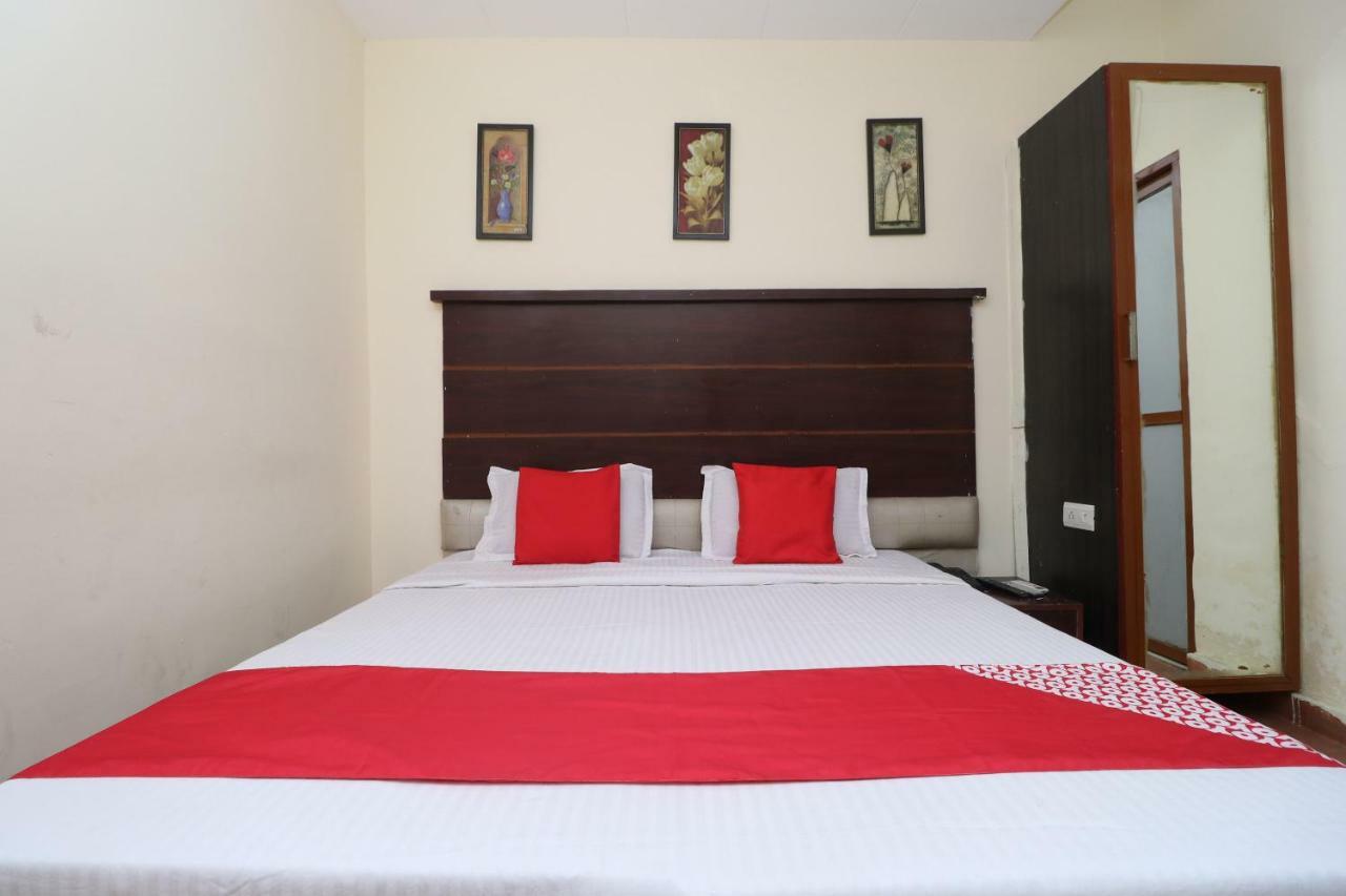 Oyo 29852 Hotel Golden View Abadpura Екстер'єр фото