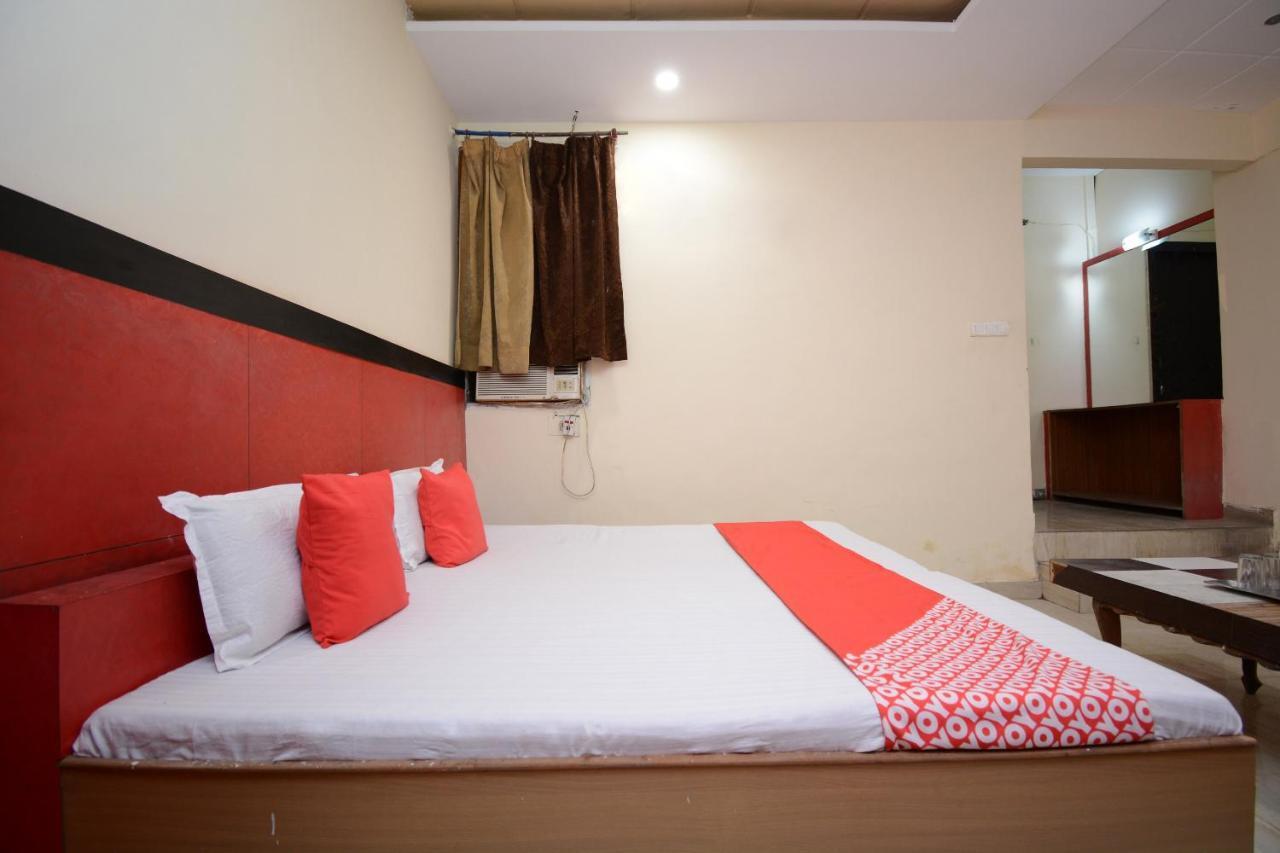 Oyo 29852 Hotel Golden View Abadpura Екстер'єр фото