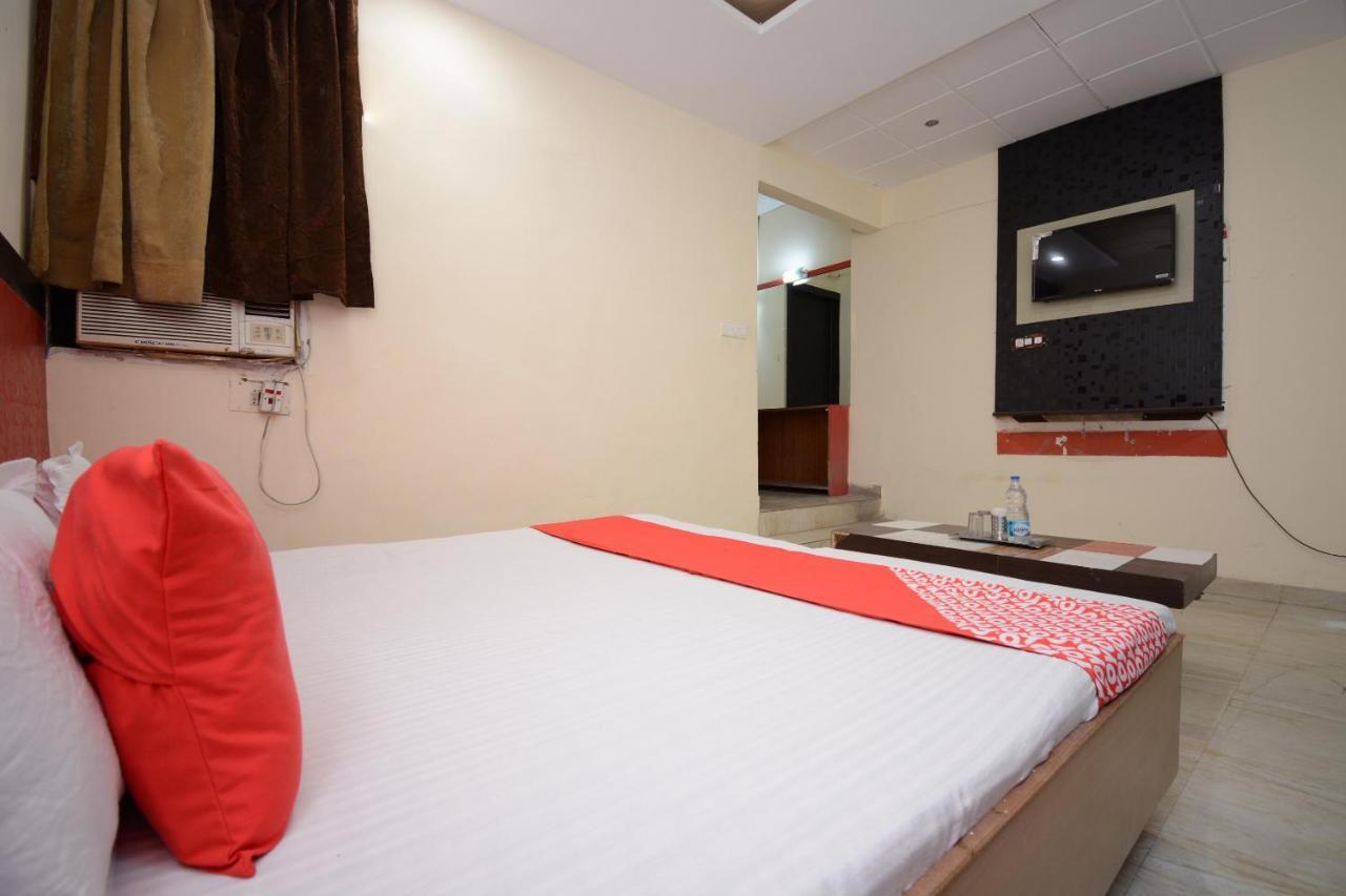 Oyo 29852 Hotel Golden View Abadpura Екстер'єр фото
